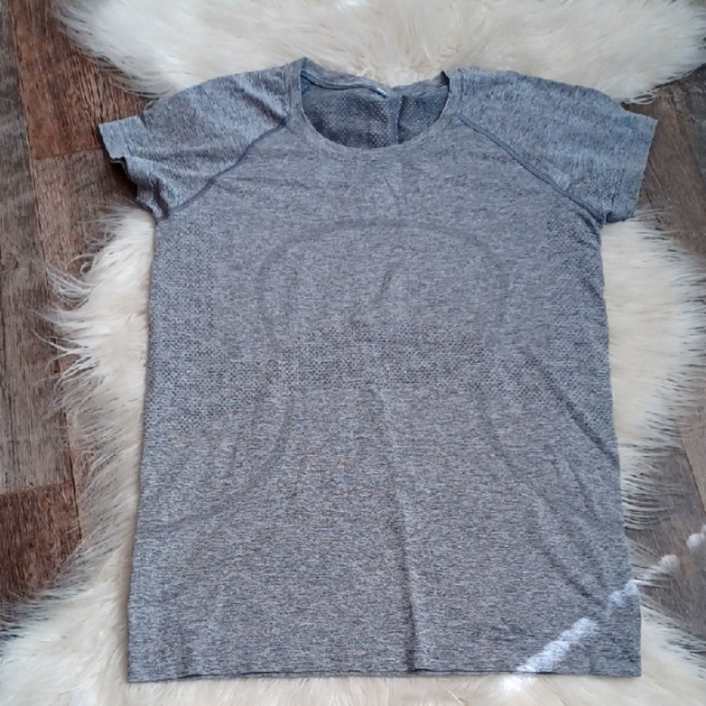 Lululemon Women's Gray Short Sleeve T-Shirt